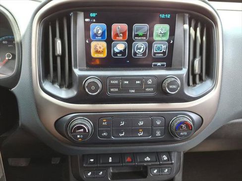 Used 2018 Chevrolet Colorado Z71 AWD/4WD image 16