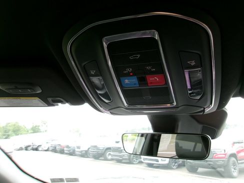 Certified 2025 Jeep Grand Cherokee Limited w/ Black Appearance Package AWD/4WD image 21