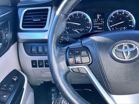 Used 2015 Toyota Highlander Limited Platinum image 23