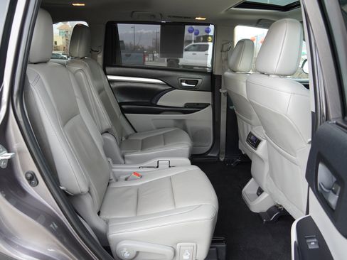 Used 2019 Toyota Highlander XLE image 27