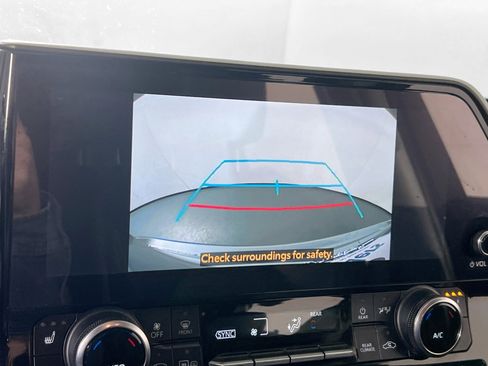 Used 2023 Toyota Highlander XLE image 14