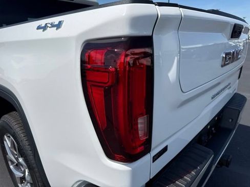 Used 2022 GMC Sierra 1500 SLT AWD/4WD image 22