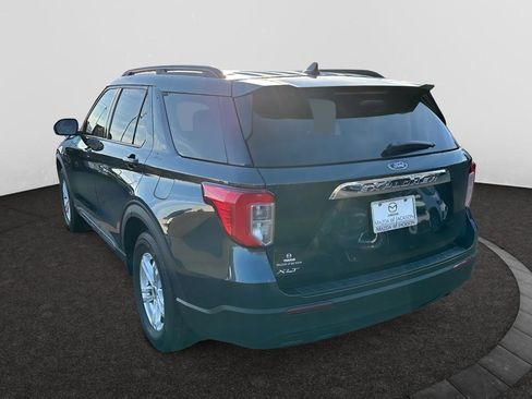 Used 2022 Ford Explorer XLT image 3