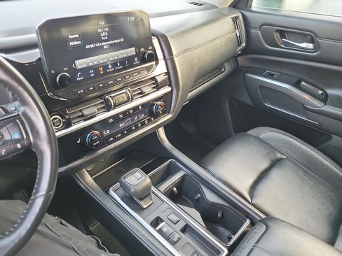 Used 2023 Nissan Pathfinder SL image 15