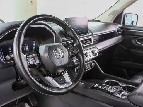 Used 2025 Honda Pilot Elite image 23