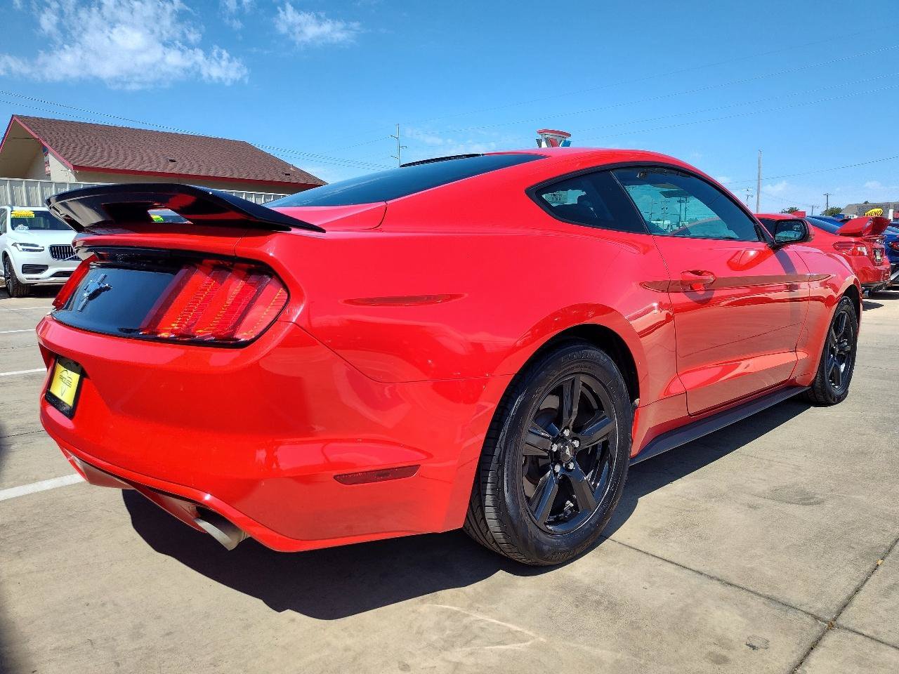 Used 2017 Ford Mustang Coupe RWD image 4