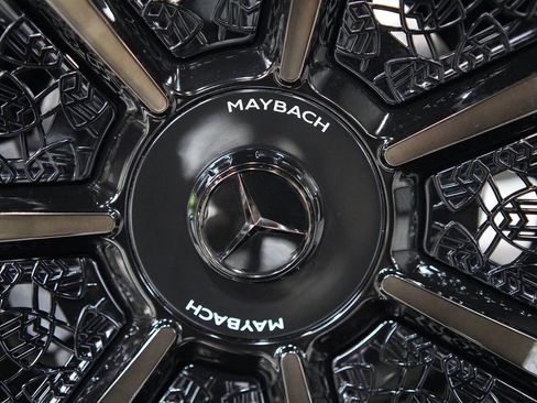 Used 2025 Mercedes-Benz Maybach GLS 600 4MATIC image 25