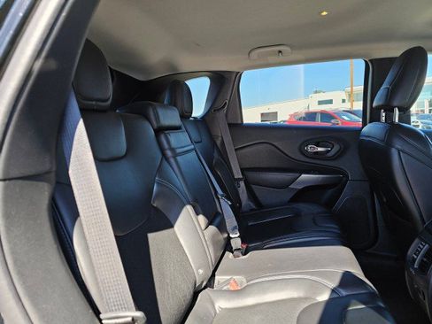 Used 2019 Jeep Cherokee Latitude Plus image 17