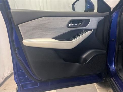 Used 2021 Nissan Rogue SV image 9