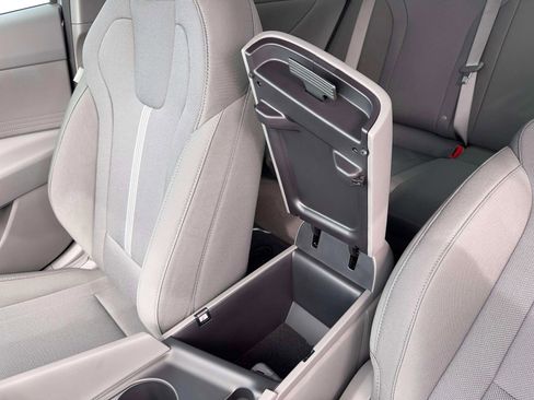 New 2026 Hyundai Elantra SE FWD image 18