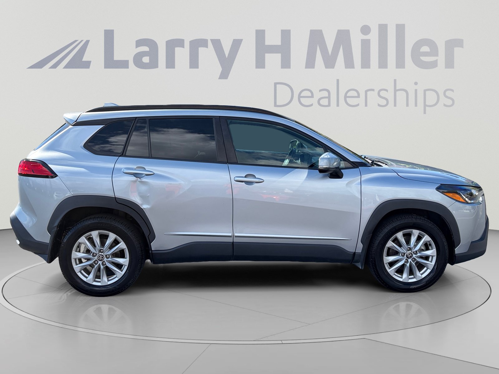 Used 2022 Toyota Corolla Cross LE AWD/4WD image 6