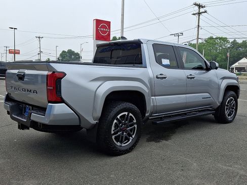 Used 2024 Toyota Tacoma TRD Sport w/ TRD Sport Premium Package AWD/4WD image 4