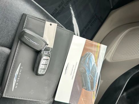 Used 2018 Chrysler Pacifica Limited w/ Advanced Safetytec Group image 26