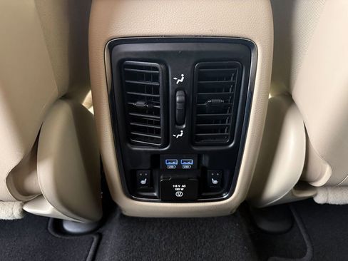 Used 2020 Jeep Grand Cherokee Limited w/ Luxury Group II RWD image 38