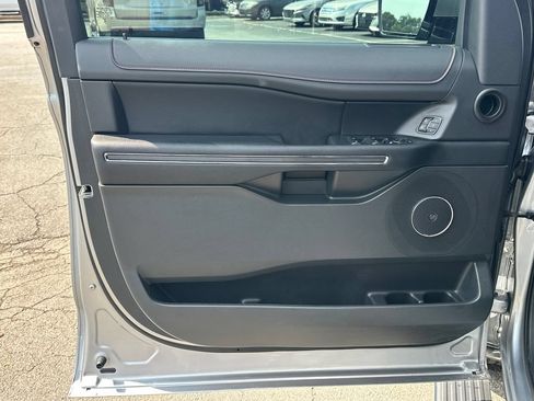 Used 2023 Ford Expedition Limited RWD image 11