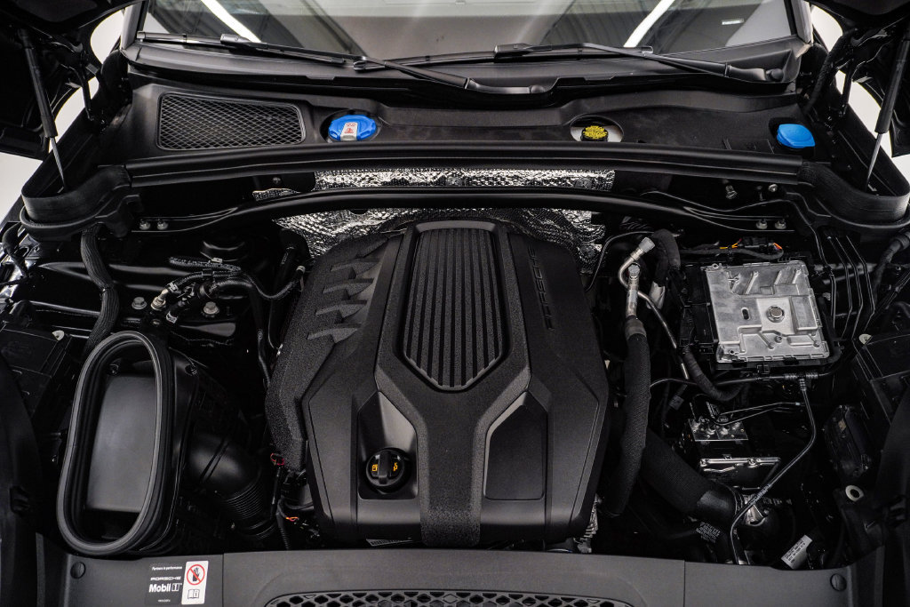 Certified 2026 Porsche Macan AWD/4WD image 29