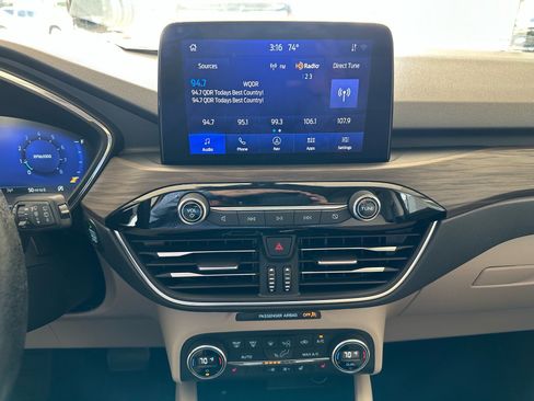 Certified 2020 Ford Escape Titanium AWD/4WD image 28
