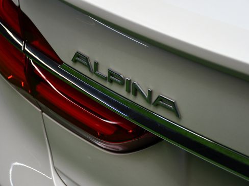 Used 2018 BMW ALPINA B7 xDrive image 13