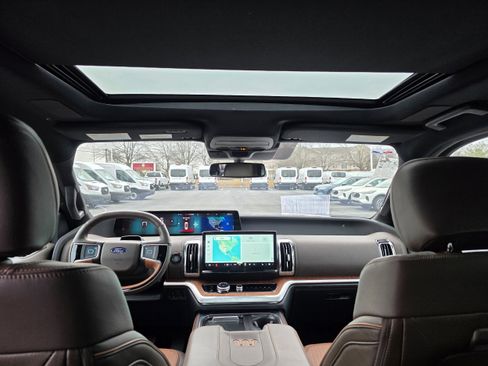 Used 2025 Ford Expedition King Ranch image 11