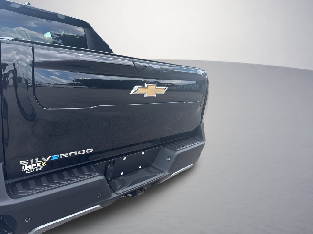 Used 2025 Chevrolet Silverado EV LT AWD/4WD image 32