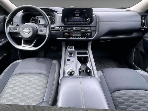 Used 2024 Nissan Pathfinder S AWD/4WD image 17