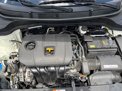 Used 2025 Kia Soul LX w/ LX Technology Package FWD image 30