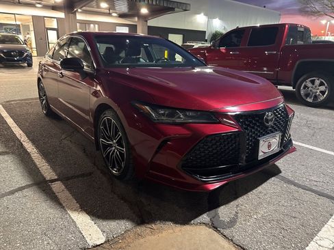 Used 2019 Toyota Avalon Touring w/ Advanced Safety Package image 3