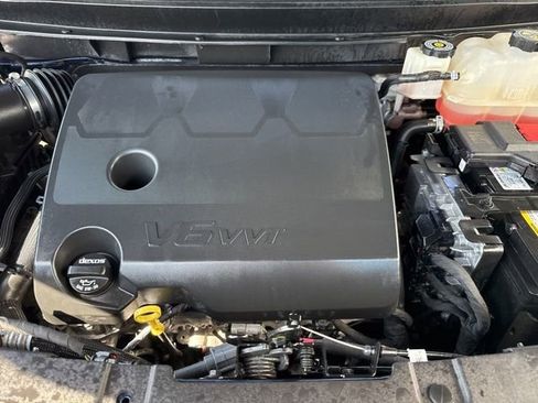 Used 2023 Chevrolet Traverse LS image 31