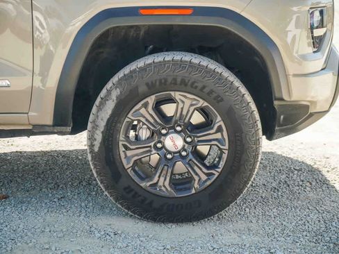 Used 2024 GMC Canyon Elevation w/ Convenience Package RWD image 9
