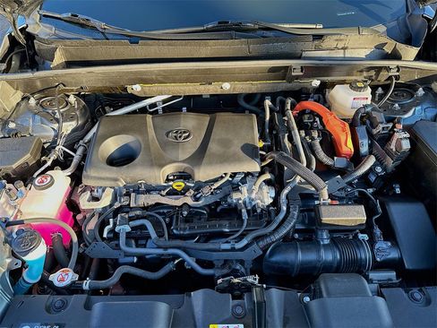 Used 2023 Toyota Venza LE image 21