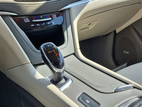 Used 2017 Cadillac XT5 Luxury FWD image 24