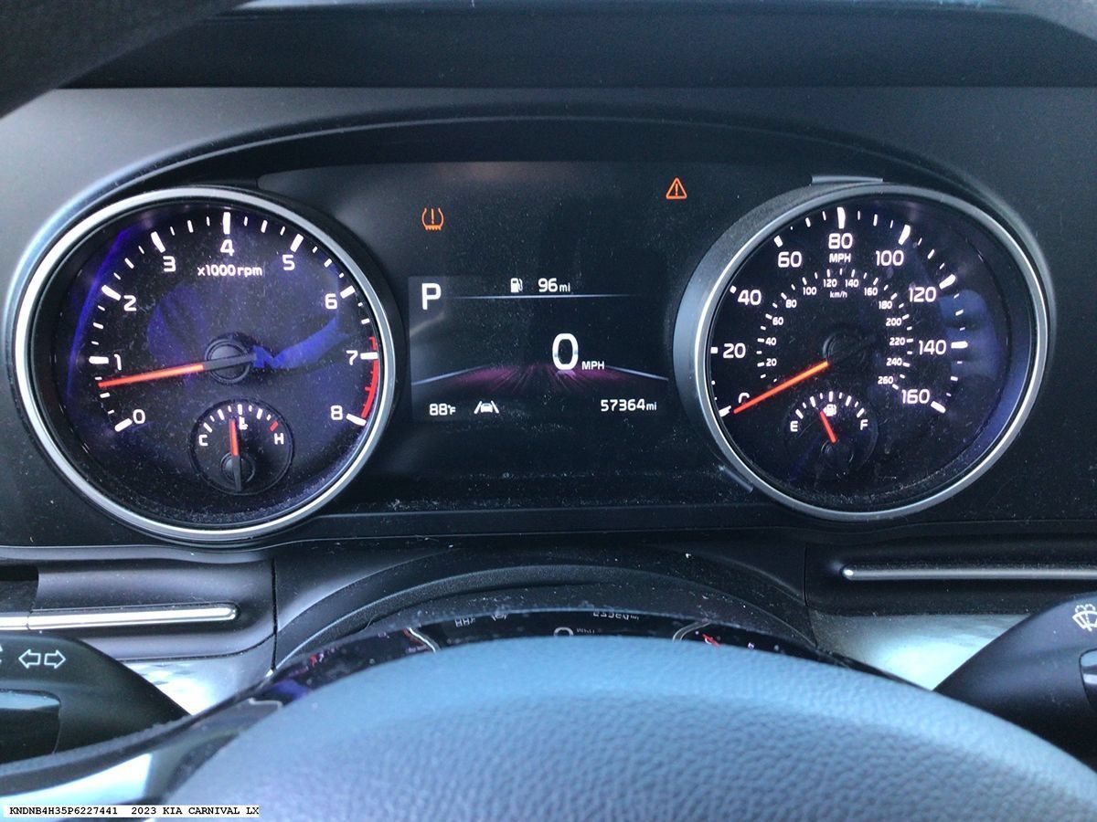 Used 2023 Kia Carnival LX FWD image 15