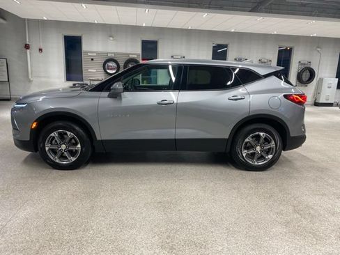 Used 2025 Chevrolet Blazer LT FWD image 9