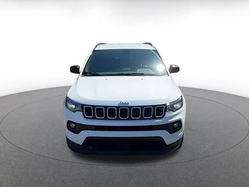 Used 2025 Jeep Compass Latitude image 4