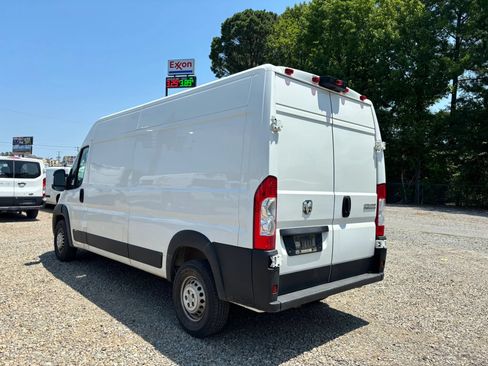 Used 2025 RAM ProMaster 2500 w/ Convenience Group FWD image 2