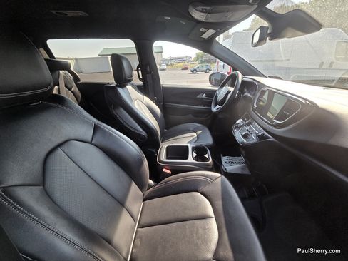 Used 2026 Chrysler Pacifica Select FWD image 6