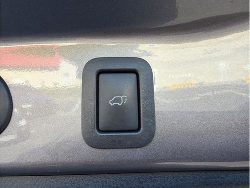 Used 2015 Toyota Highlander Limited AWD/4WD image 8