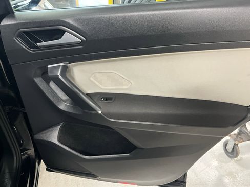 Used 2020 Volkswagen Tiguan S image 42