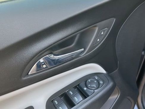 Used 2022 Chevrolet Equinox LT image 12