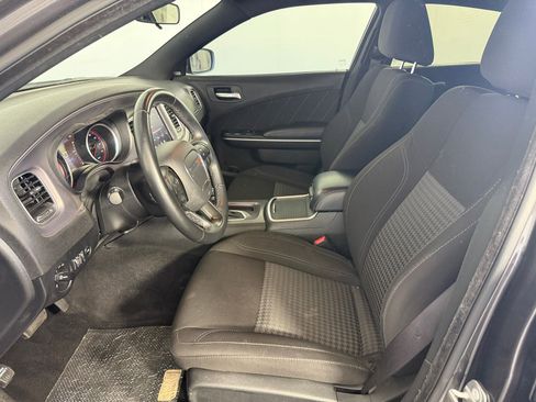 Used 2023 Dodge Charger SXT RWD image 5
