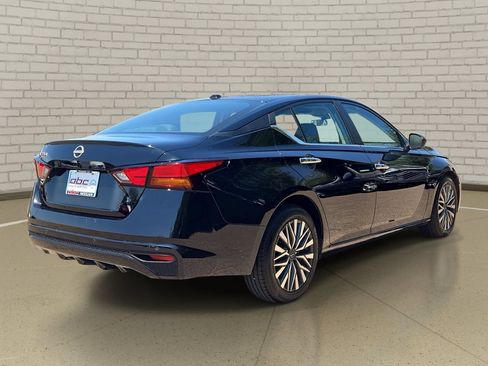 Certified 2025 Nissan Altima 2.5 SV FWD image 5