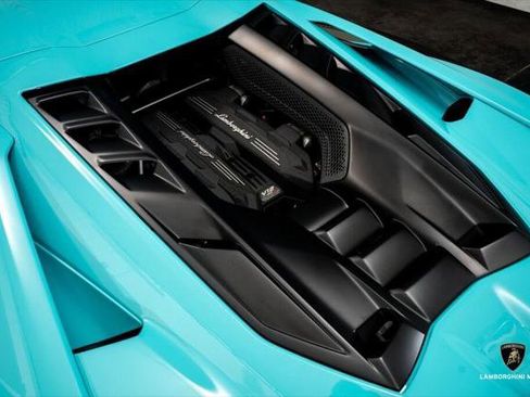 Used 2025 Lamborghini Revuelto image 22