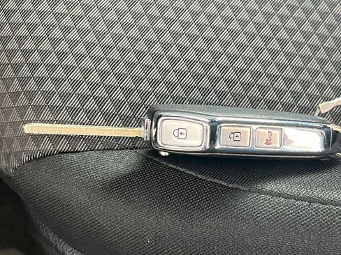 Used 2025 Kia Soul LX w/ LX Technology Package FWD image 21