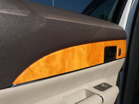 Used 2015 Lincoln MKX FWD w/ Equipment Group 102A image 24