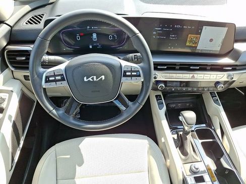 Used 2025 Kia Telluride S AWD/4WD image 13