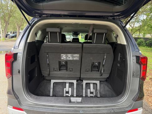 Used 2026 Kia Carnival FWD image 33