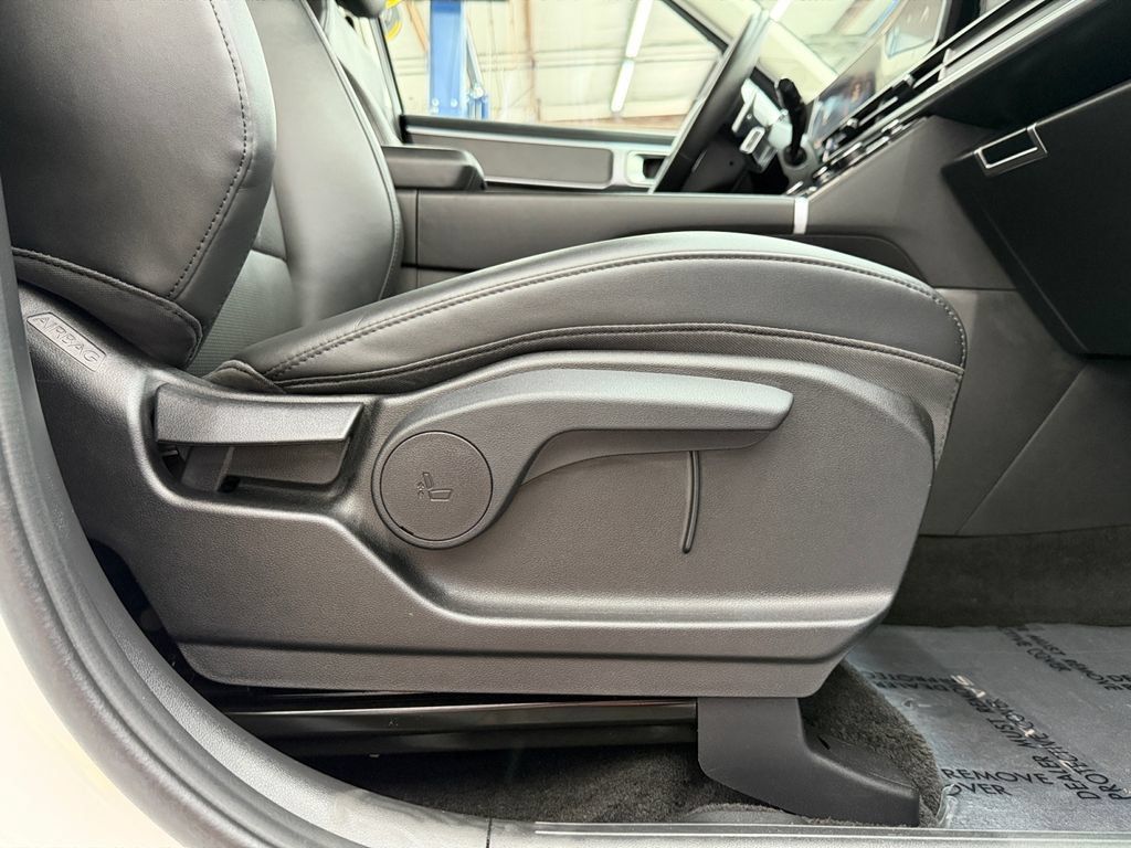 Used 2024 Hyundai Santa Fe SEL FWD image 39