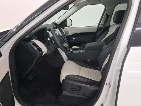 New 2025 Land Rover Discovery S image 5