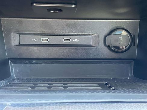 Used 2025 Volkswagen Taos SEL image 27