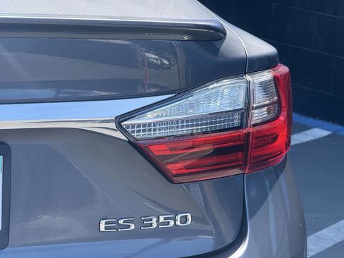Used 2016 Lexus ES 350 w/ Luxury Package w/Wood Trim FWD image 29